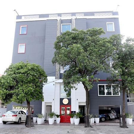 Oyo Townhouse 015 Lajpat Nagar Hotell New Delhi Eksteriør bilde